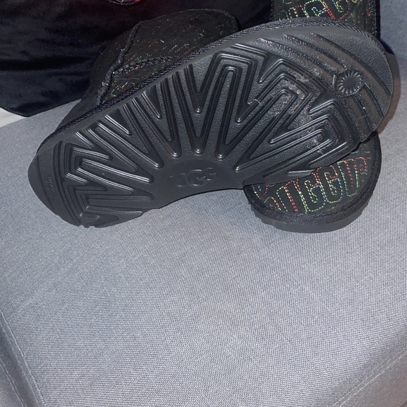 NWOTOB Uggs Boots - Picture 4 of 6